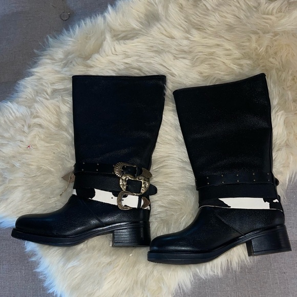 Steve Madden Black Leather Heeled Boots with Buckles - Picture 7 of 7
